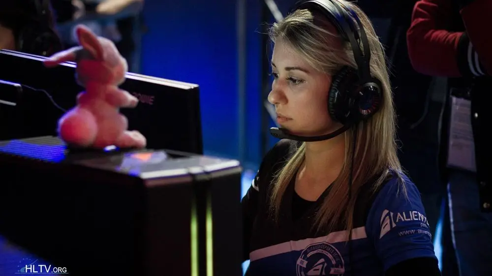 CS:GO: Entrevista com Santininha, capitã da nova equipe feminina da INTZ 2 CS:GO: Entrevista com Santininha, capitã da nova equipe feminina da INTZ i 2.jpg
