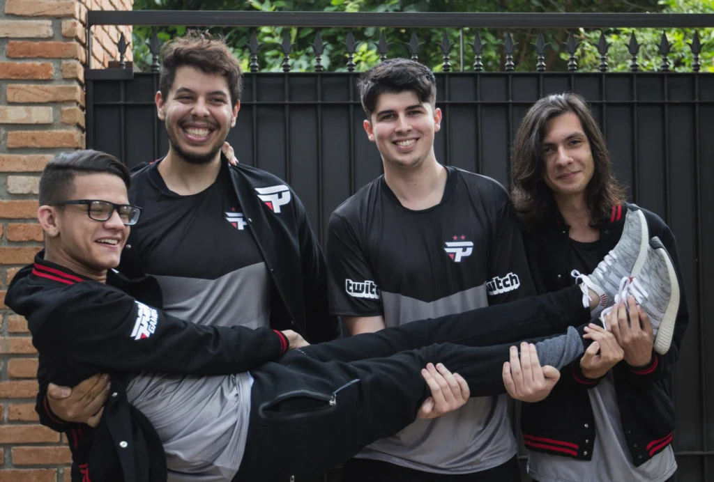 Dota 2: Team Canarinho empata com a Mr Game Boy em sua estreia na WESG 4 Dota 2: Team Canarinho empata com a Mr Game Boy em sua estreia na WESG 1537209974168 dvirmjkxcau0aou