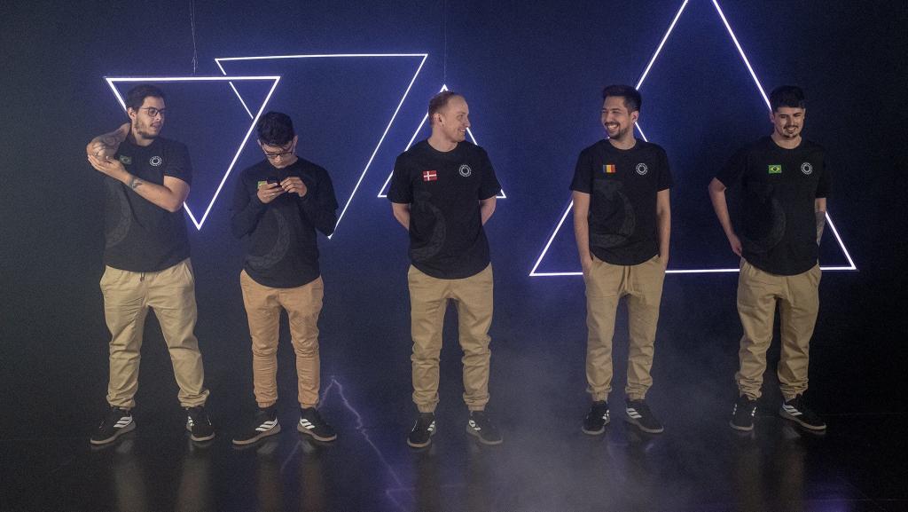 Dota 2: Em entrevista, Kingrd comenta a razão de não jogarem a ESL Mumbai 2 Dota 2: Em entrevista, Kingrd comenta a razão de não jogarem a ESL Mumbai DxM94 vVYAEx5M2.jpg large