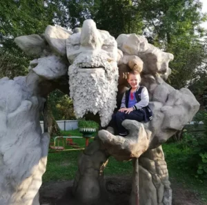 Fã cria replica de 3 metros do Tiny em seu jardim 4 Fã cria replica de 3 metros do Tiny em seu jardim estátua 2