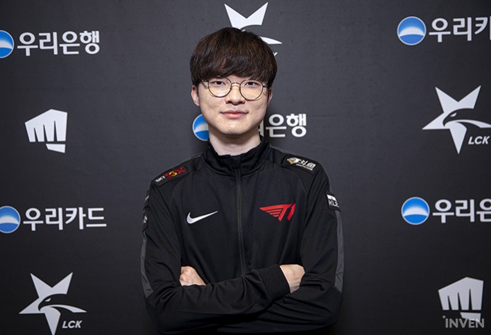 Faker renova com a T1 por mais três anos