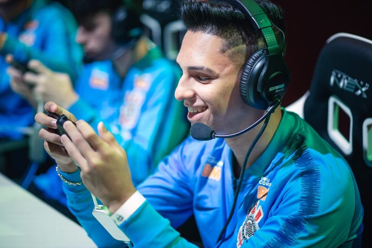 Prêmio Esports Brasil: JapaBKR é o melhor jogador de Free Fire - Pichau  Arena