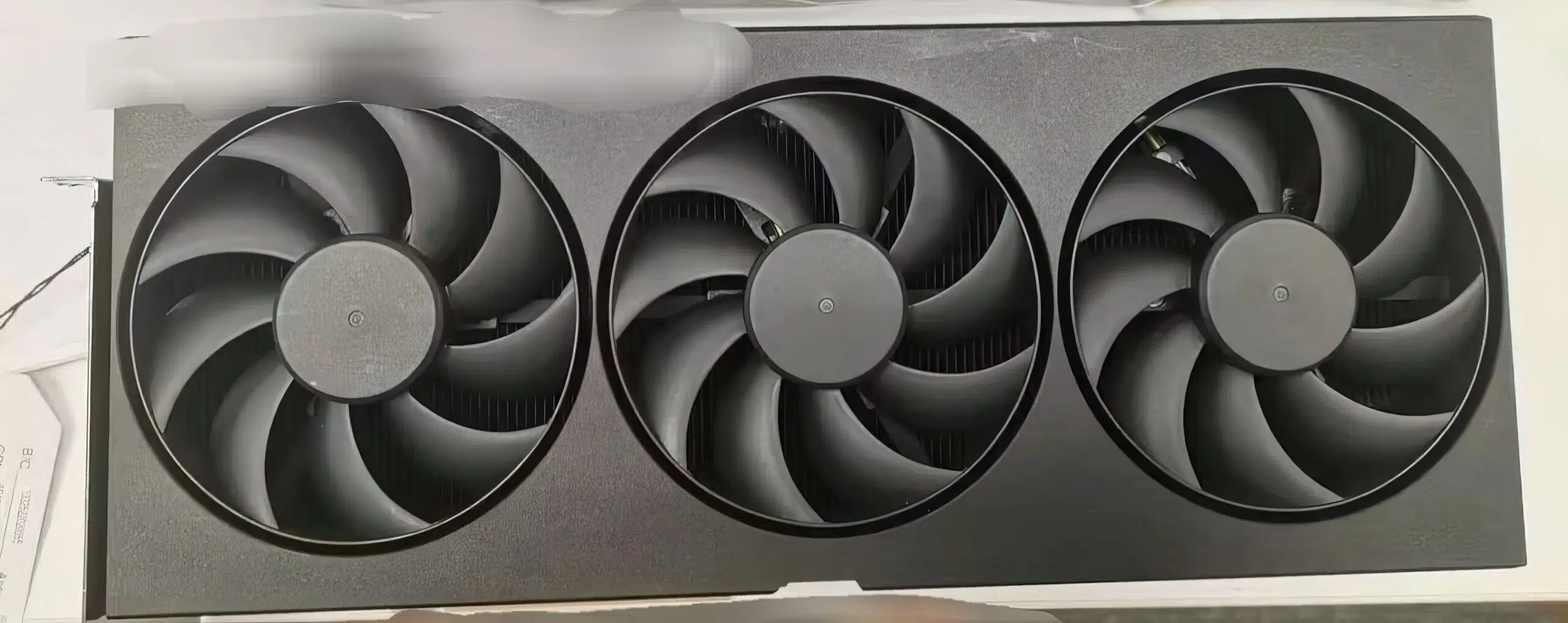 Vaza imagem da NVIDIA GeForce RTX 4090 Ti 2 Vaza imagem da NVIDIA GeForce RTX 4090 Ti Imagem Reproducao Twiiter @Greymon55.jpg