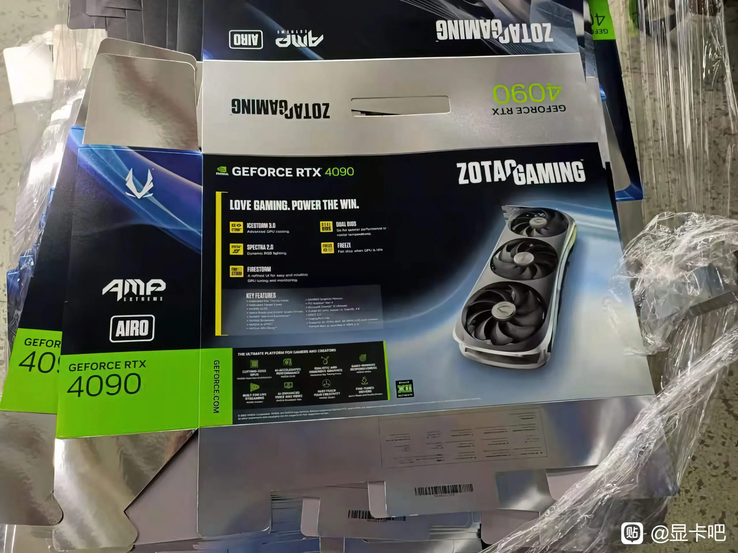 RTX 4090 tem fotos de modelo custom vazadas na internet 3 Caixa de Placa de Vídeo