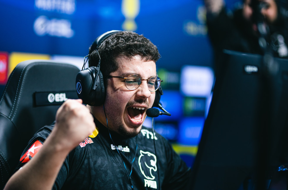 Veja todos os indicados ao Prêmio Esports Brasil 2022 5 Em seu setup, KSCERATO comemora na ESL