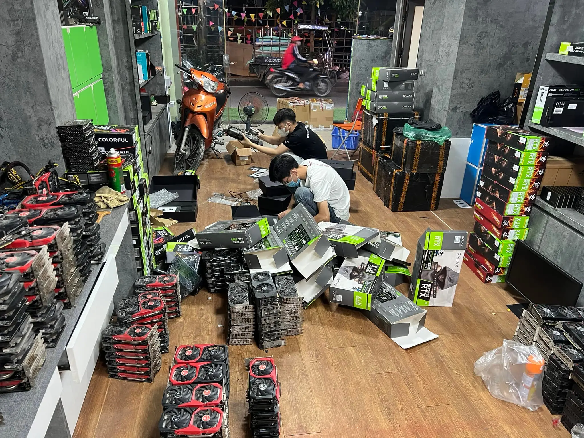 GPUs usadas para mineração são vendidas nas ruas do Vietnã 3 Placas de Vídeo