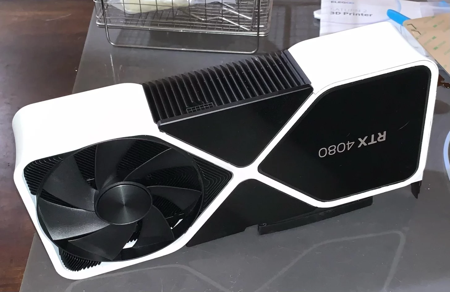 NVIDIA GeForce RTX 4080 Founders Edition aparece em visual clean NVIDIA GeForce RTX 4080 Founders Edition Branca 1.png