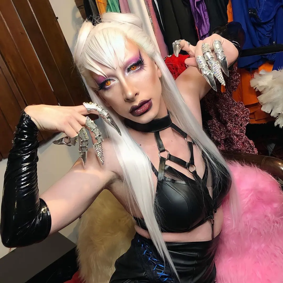 LoL e Drag? Cosplayer recria campeões do LoL com toques diferentes Snapinsta.app 274298723 1348802192283273 9042486418741844034 n 1080.jpg