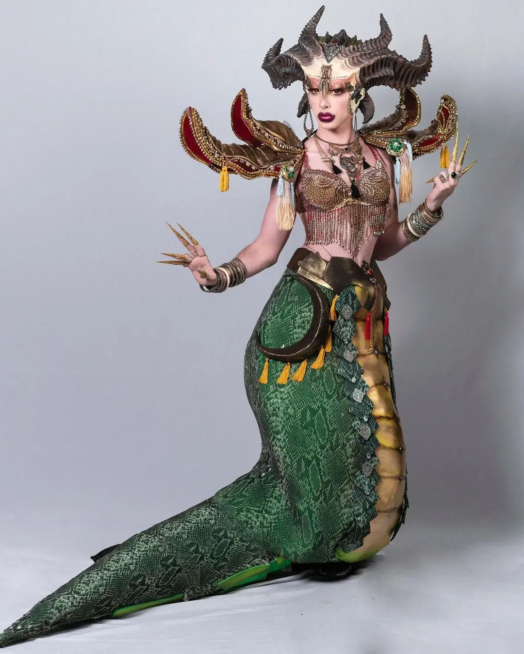 LoL e Drag? Cosplayer recria campeões do LoL com toques diferentes Snapinsta.app 348329058 1317107712205099 3583067016050524176 n 1080.jpg