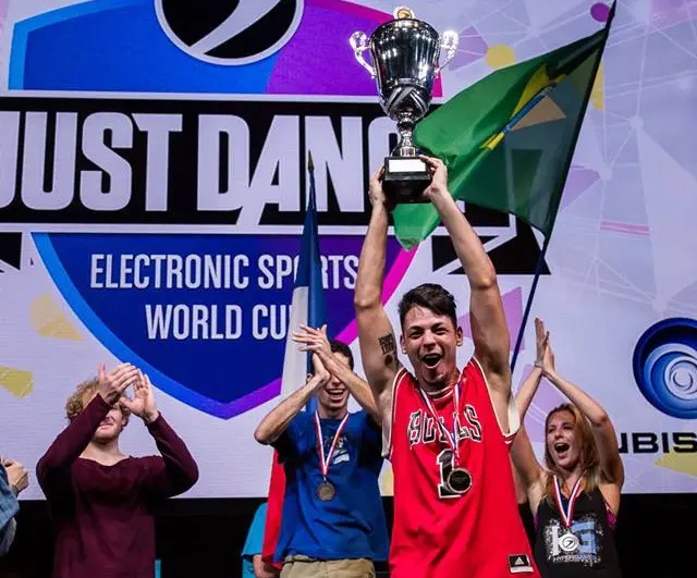 Brasileiro bicampeão de Just Dance competirá em evento olímpico de esports 2 Brasileiro bicampeão de Just Dance competirá em evento olímpico de esports 12188980 707876886014431 805568745400123815
