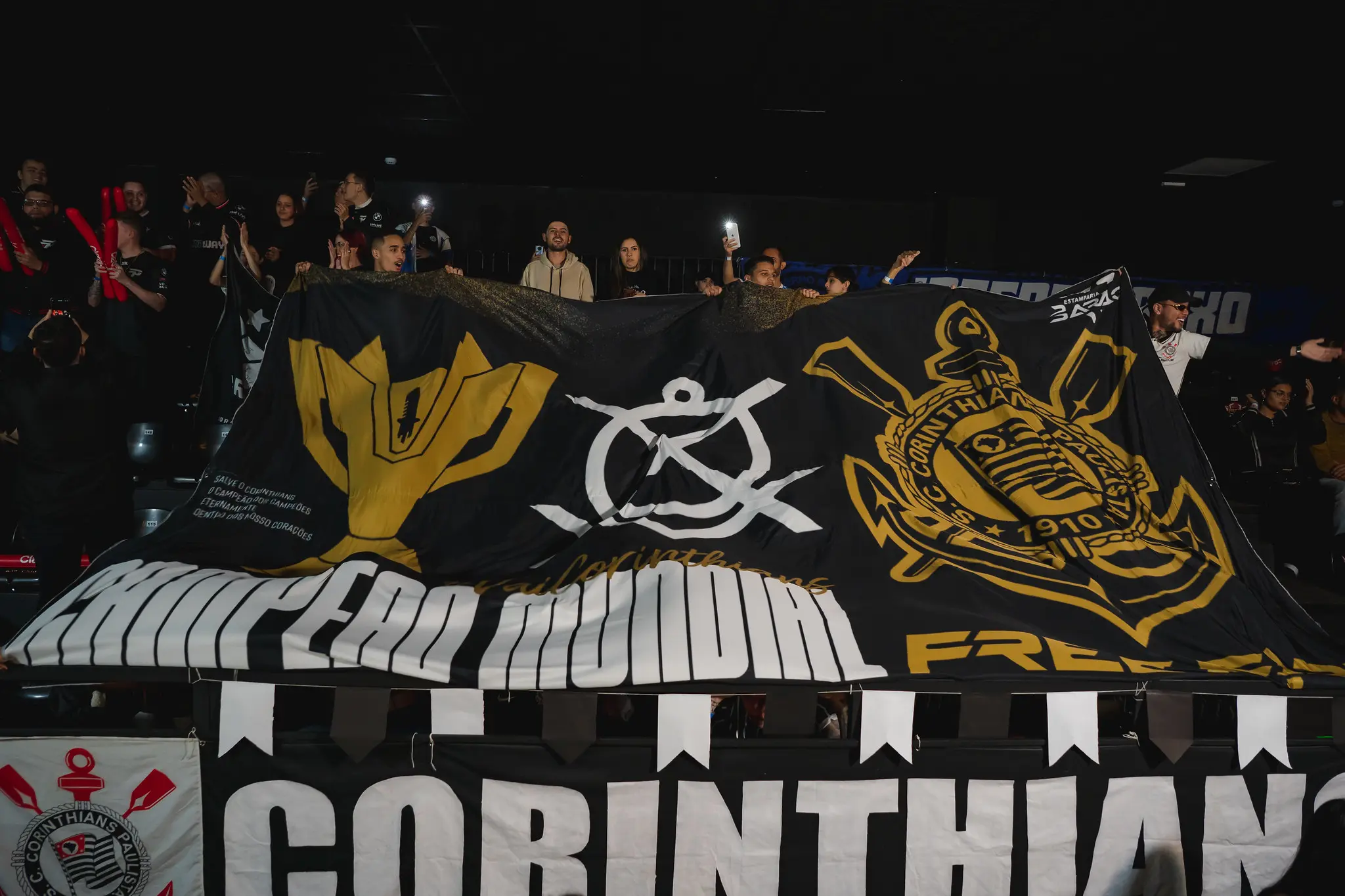 Paixão e energia: A torcida na LBFF completa a experiência competitiva 3 Paixão e energia: A torcida na LBFF completa a experiência competitiva 52989253434 7ecac9cf4b k.jpg