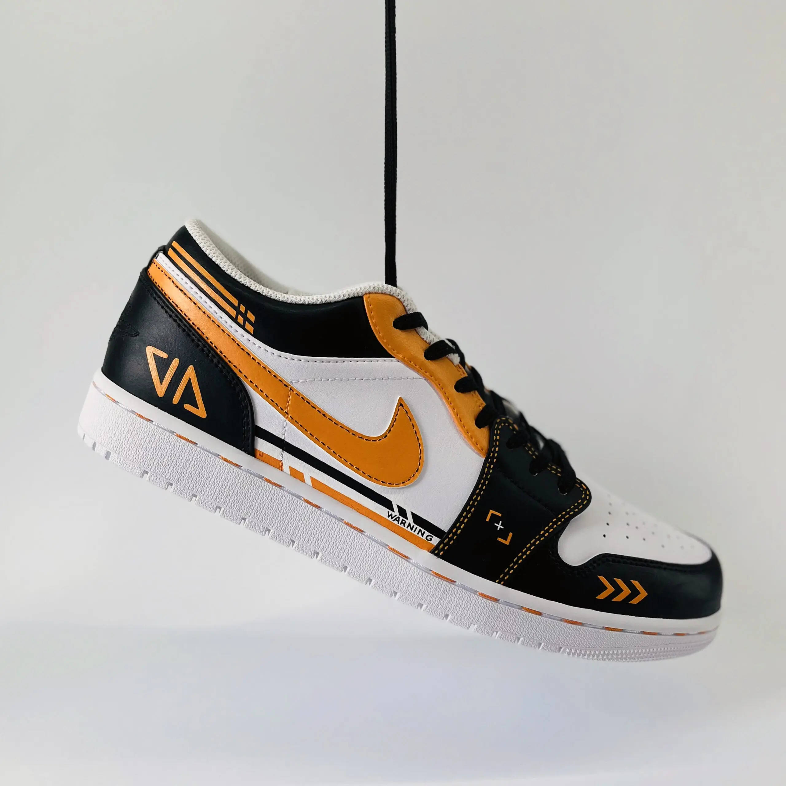 CS:GO Artista faz tênis Air Jordan inspirados no FPS Asiimov scaled.jpg