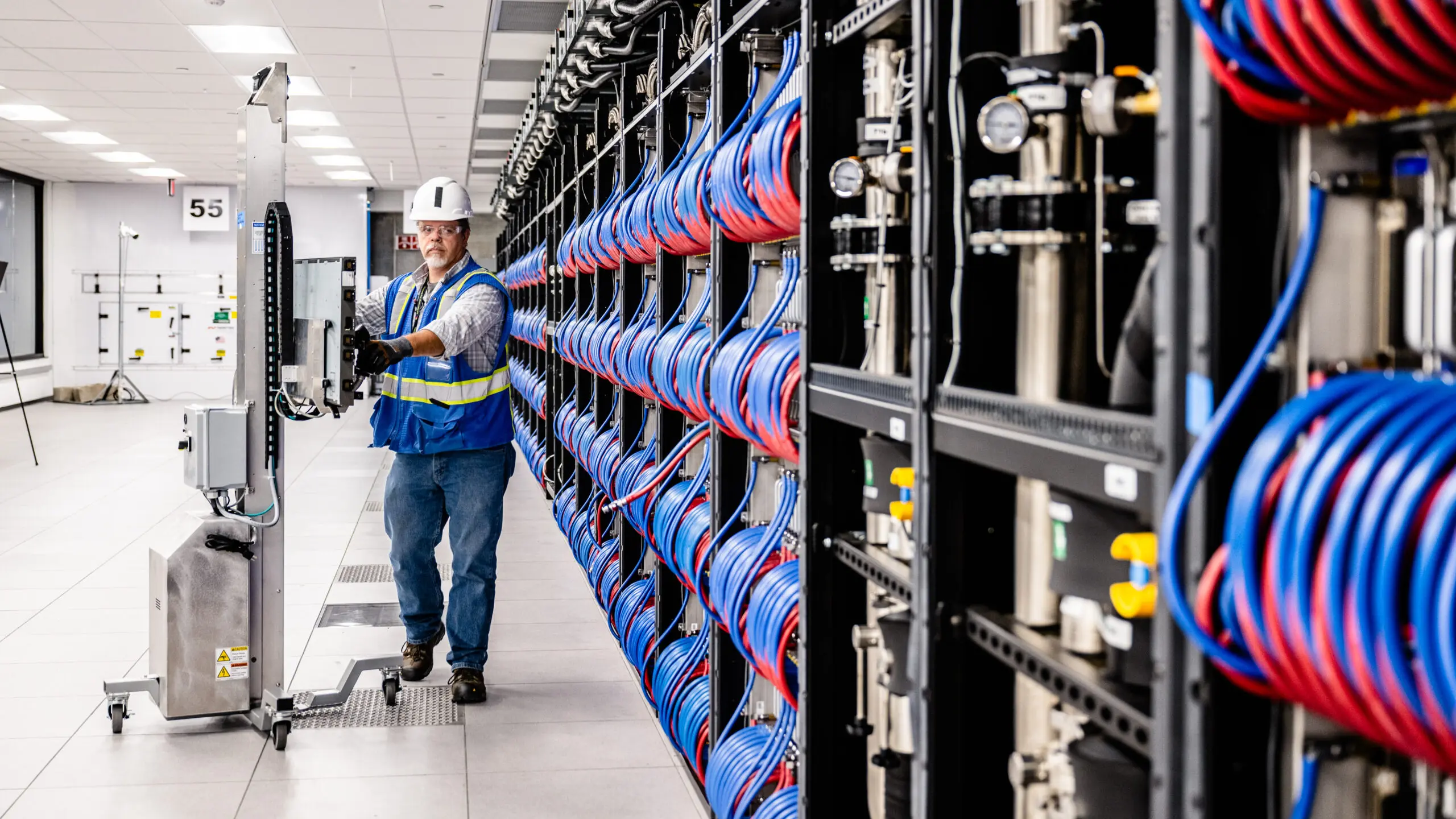 A batalha pelo futuro da IA: empresas desafiam o domínio da NVIDIA no setor de chips 3 A batalha pelo futuro da IA: empresas desafiam o domínio da NVIDIA no setor de chips Intel Argonne installation 3 scaled.jpg
