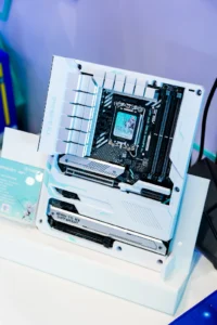 ASUS anuncia novidades com placa-mãe e placa de vídeo sem cabos 3 ASUS anuncia novidades com placa-mãe e placa de vídeo sem cabos ASUS Tianxuan B760 BTF Wifi