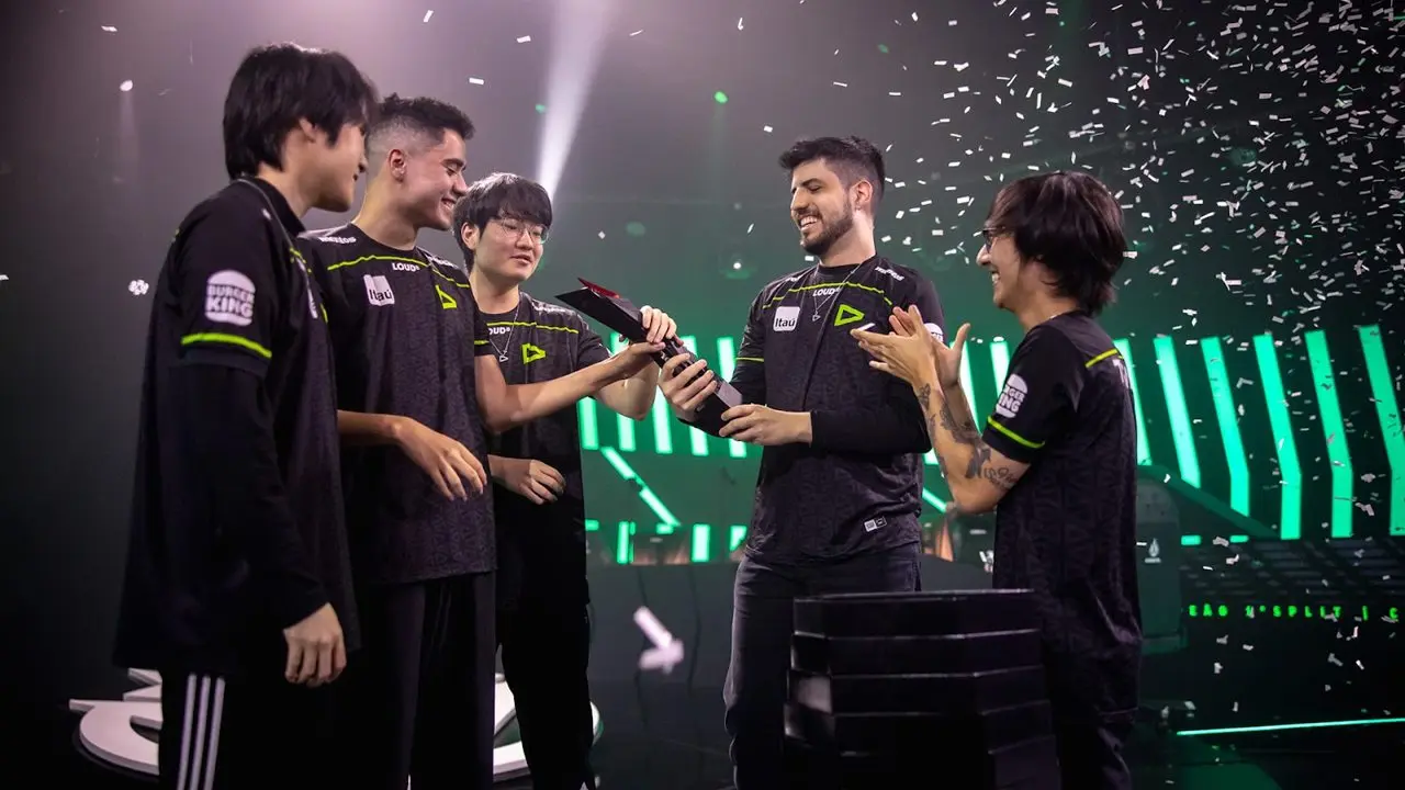 CBLOL 2023: Robo iguala brTT, relembre títulos LOUD CBLOL.jpg