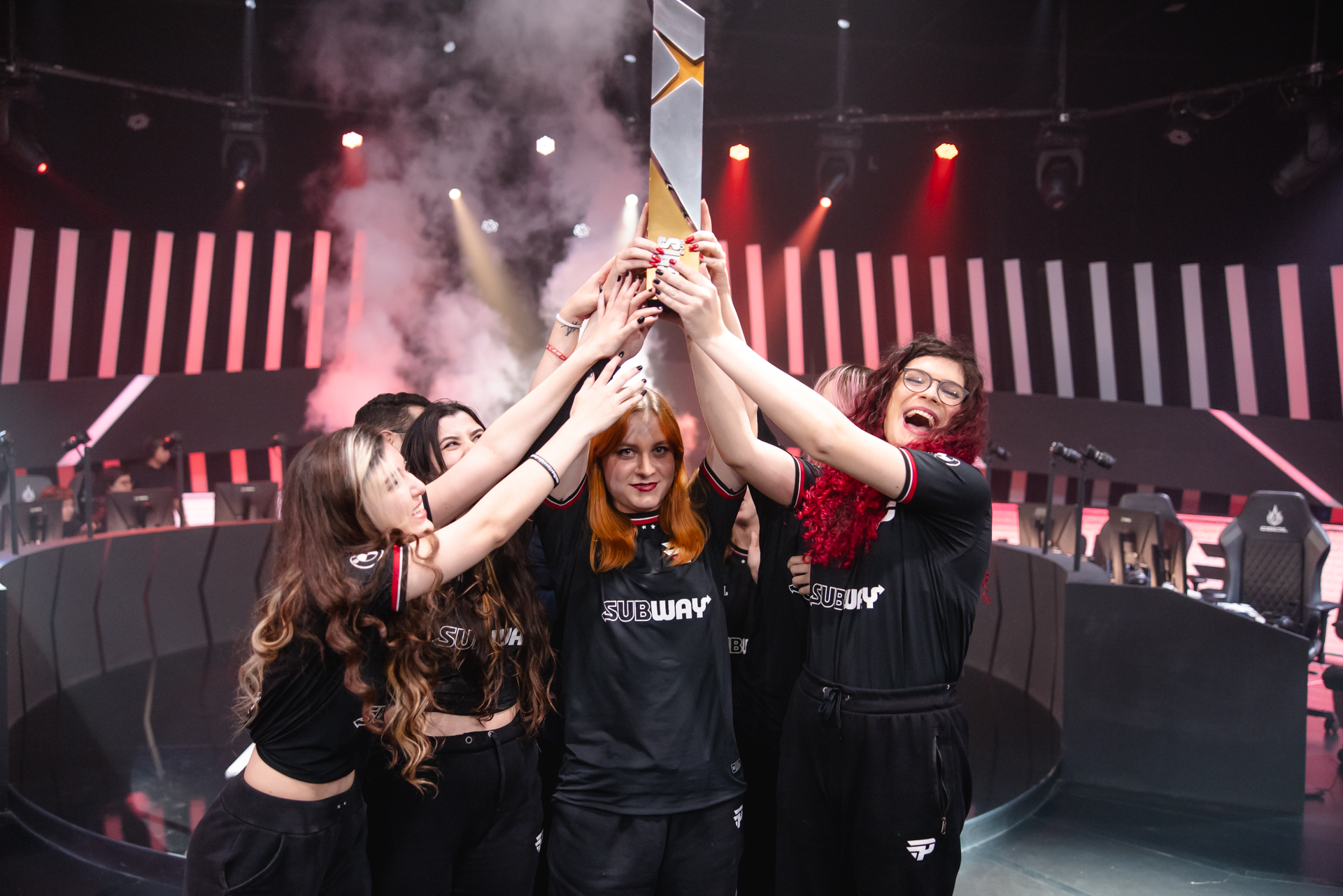 LoL: Riot Games comemora Orgulho LGBTQIA+ em 2023; saiba todas recompensas  - Pichau Arena