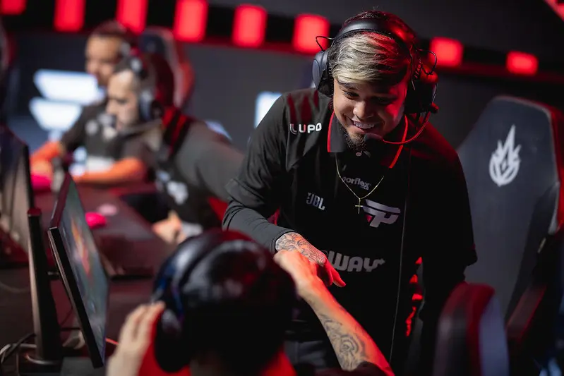 CBLOL: "É uma motivação a mais para ganhar", afirma TitaN sobre farpas durante partida 53535238466 56f8014644 c.jpg