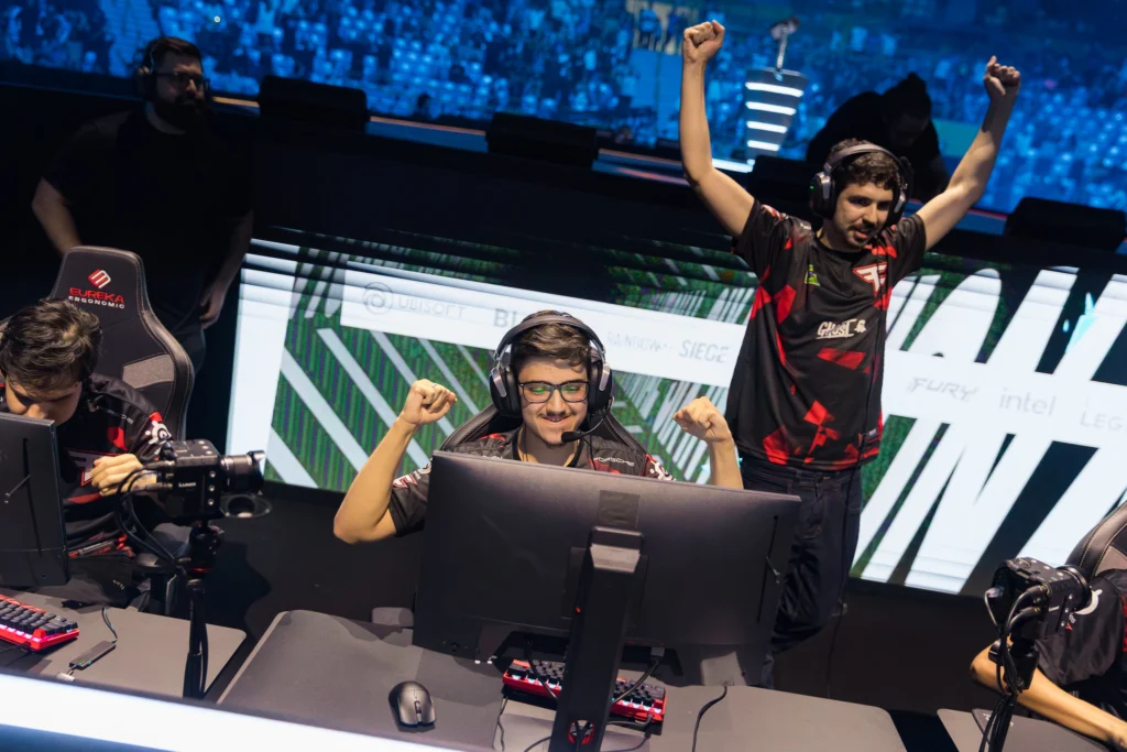 Entre Irmãos: A trajetória dos gêmeos no Six Invitational 2024 3 Entre Irmãos: A trajetória dos gêmeos no Six Invitational 2024 53549152398 583d4102ec k
