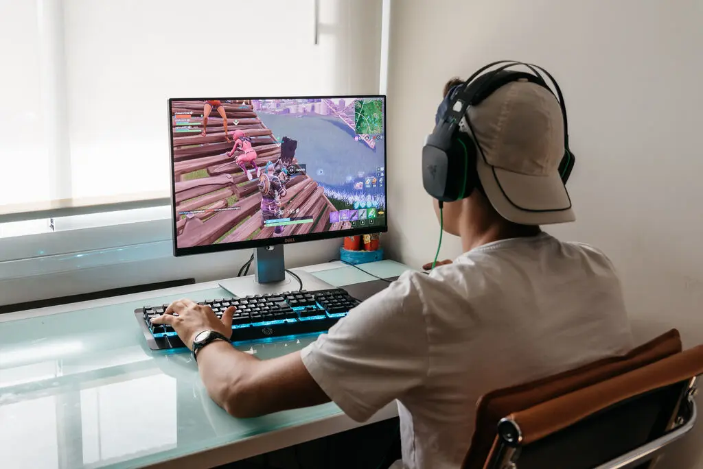 Jogando com saúde: Fisioterapeuta da dicas para previnir lesões nos games 2 Jogando com saúde: Fisioterapeuta da dicas para previnir lesões nos games como jogar fortnite.jpg