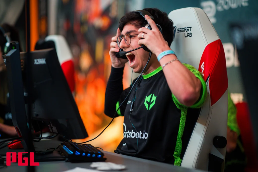 CS2: Imperial anuncia duas novas contratações; Confira 2 Lucas "decenty" Bacelar. jogador profissional de Counter-Strike (CS2) vestindo a camisa da Imperial.