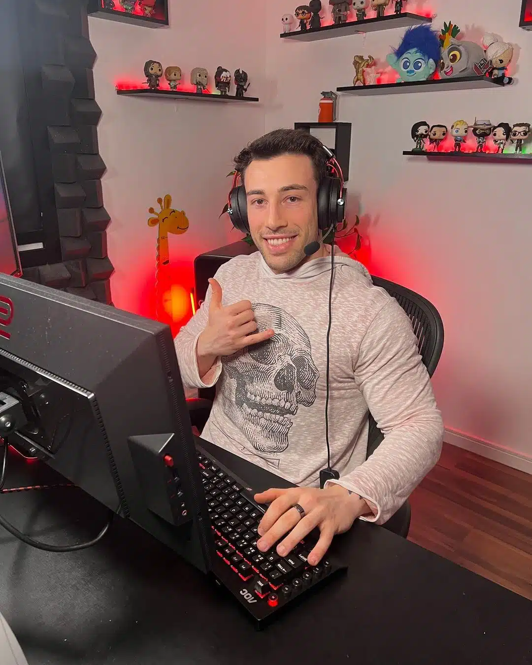 Além das telas: A jornada de tck10 por trás das streams 2 Além das telas: A jornada de tck10 por trás das streams Snapinsta.app 367737932 823980055933611 5501730656719151409 n 1080.jpg