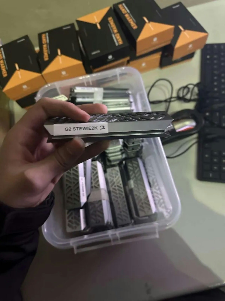 CS2: Participante da IEM Dallas rouba SSDs e faz live da invasão na ESL, entenda 2 CS2: Participante da IEM Dallas rouba SSDs e faz live da invasão na ESL, entenda imagem 2024 06 05 194214094