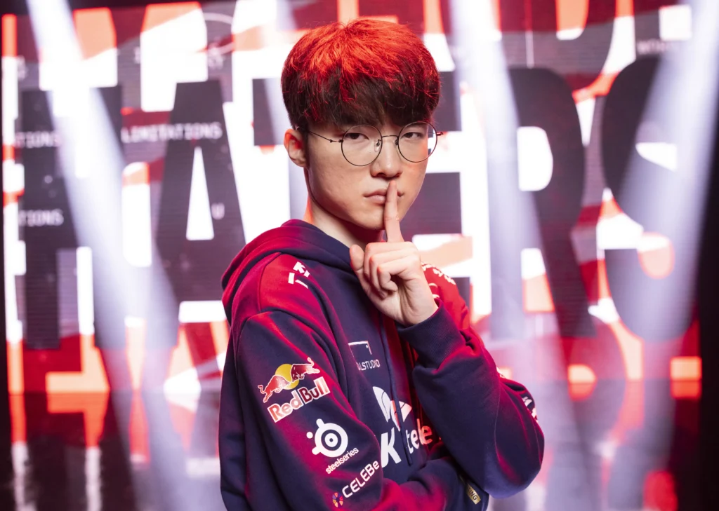 Semifinais Worlds 2024: Confira todos os detalhes da fase final 2 Faker fazendo sinal de silêncio