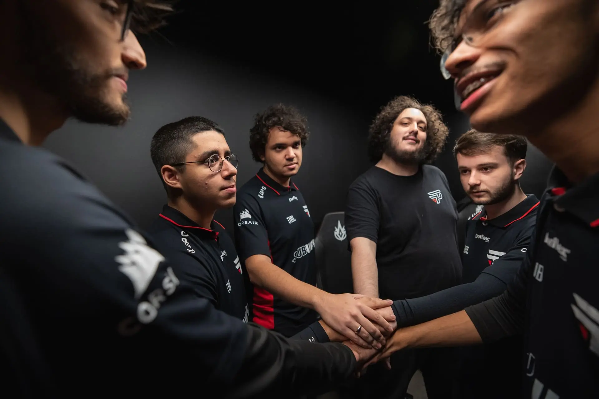 LoL: "Tudo vale a pena para ganhar", diz jogador de time brasileiro 4 time da paiN Academy na ready room antes da final do Americas Challengers