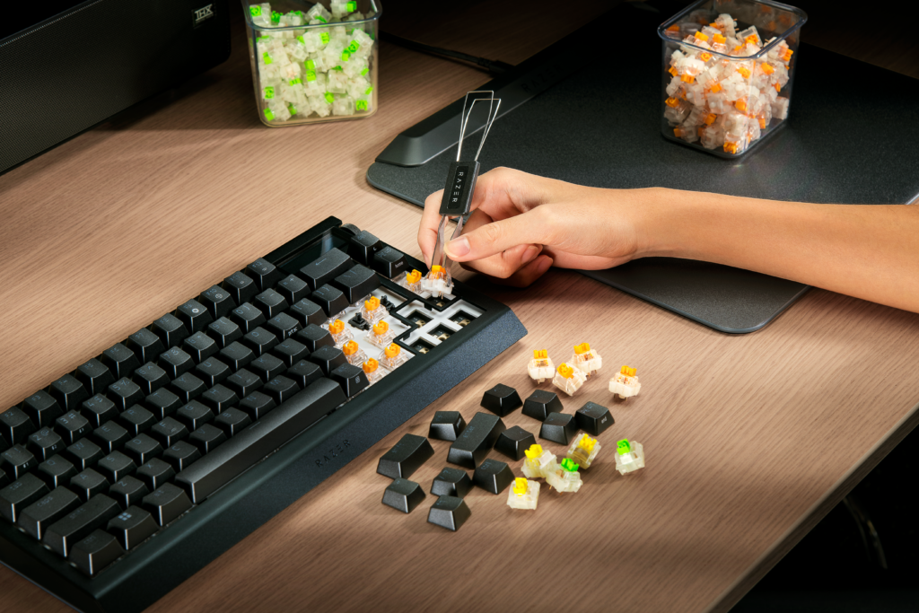 Razer apresenta nova era de teclados wireless com o lançamento do BlackWidow V4 Pro 75% 4 Razer apresenta nova era de teclados wireless com o lançamento do BlackWidow V4 Pro 75% Blackwidow V4 Pro 75 868 R1