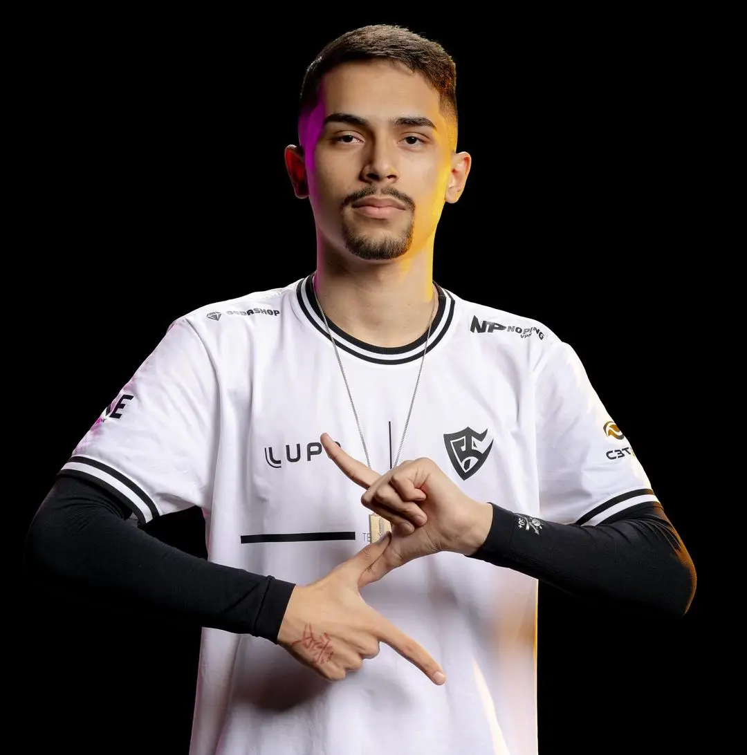 FFWS BR: Fluxo em dose dupla na seleção WB 4 Jogador Trap7 posa para foto