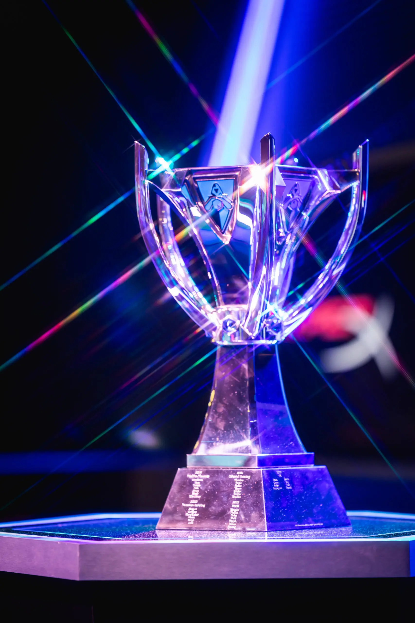 Mundial LoL: paiN Gaming estreia com dificuldades contra capeão da LEC 2 troféu do mundial de LoL