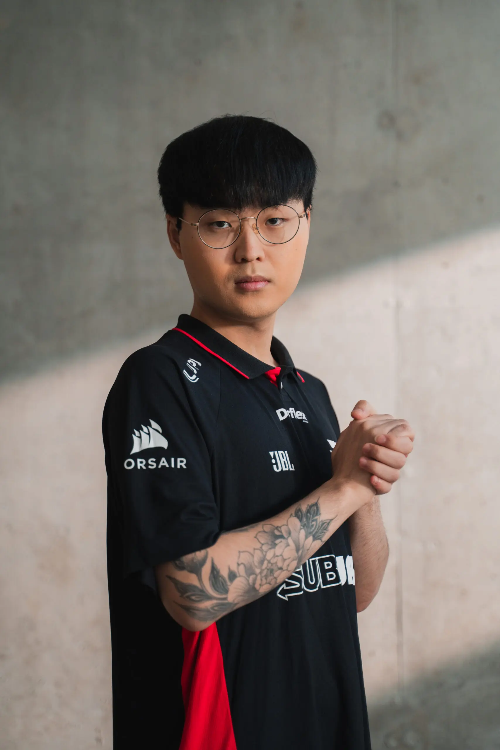 Mundial LoL: "Foi uma experiência muito valiosa", diz PNG Kuri sobre primeira participação no campeonato 2 suporte da paiN Gaming Kuri posando para foto durante o Mundial de LoL