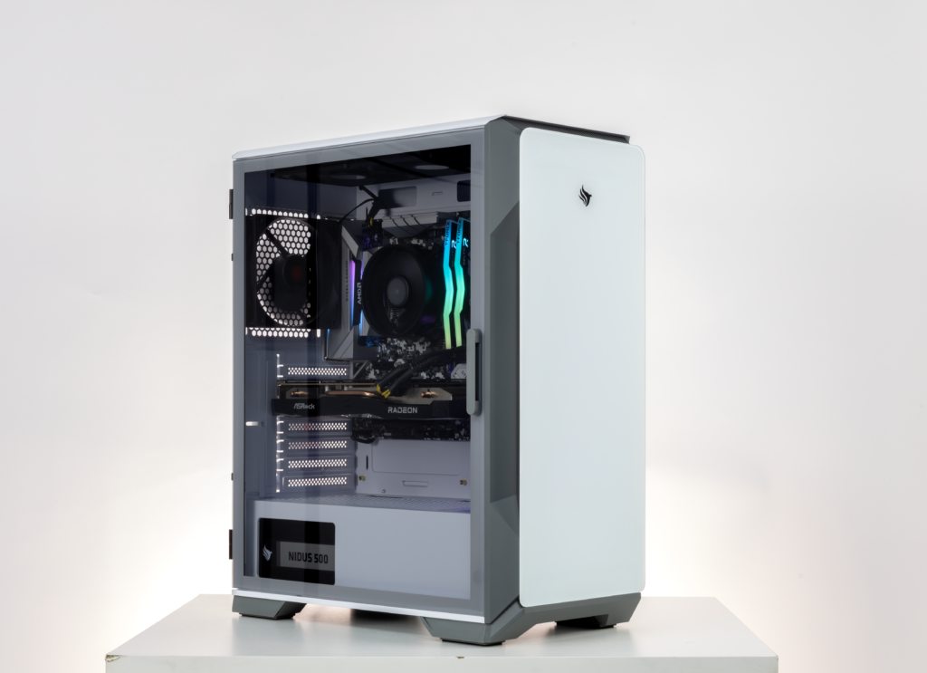 Review do gabinete gamer Pouter 3: Design funcional e espaço de sobra IMG 9643