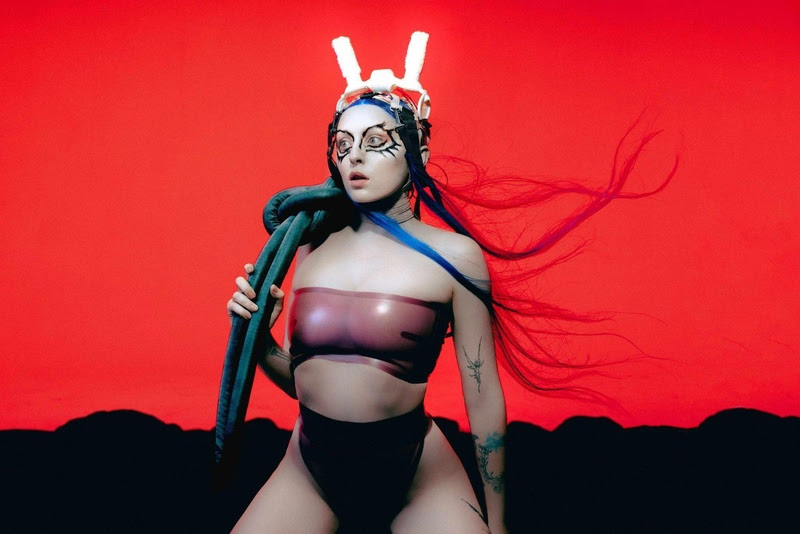 Mundial LoL: Artistas que estarão na cerimônia de abertura são anunciados 3 ASHNIKKO posando para foto