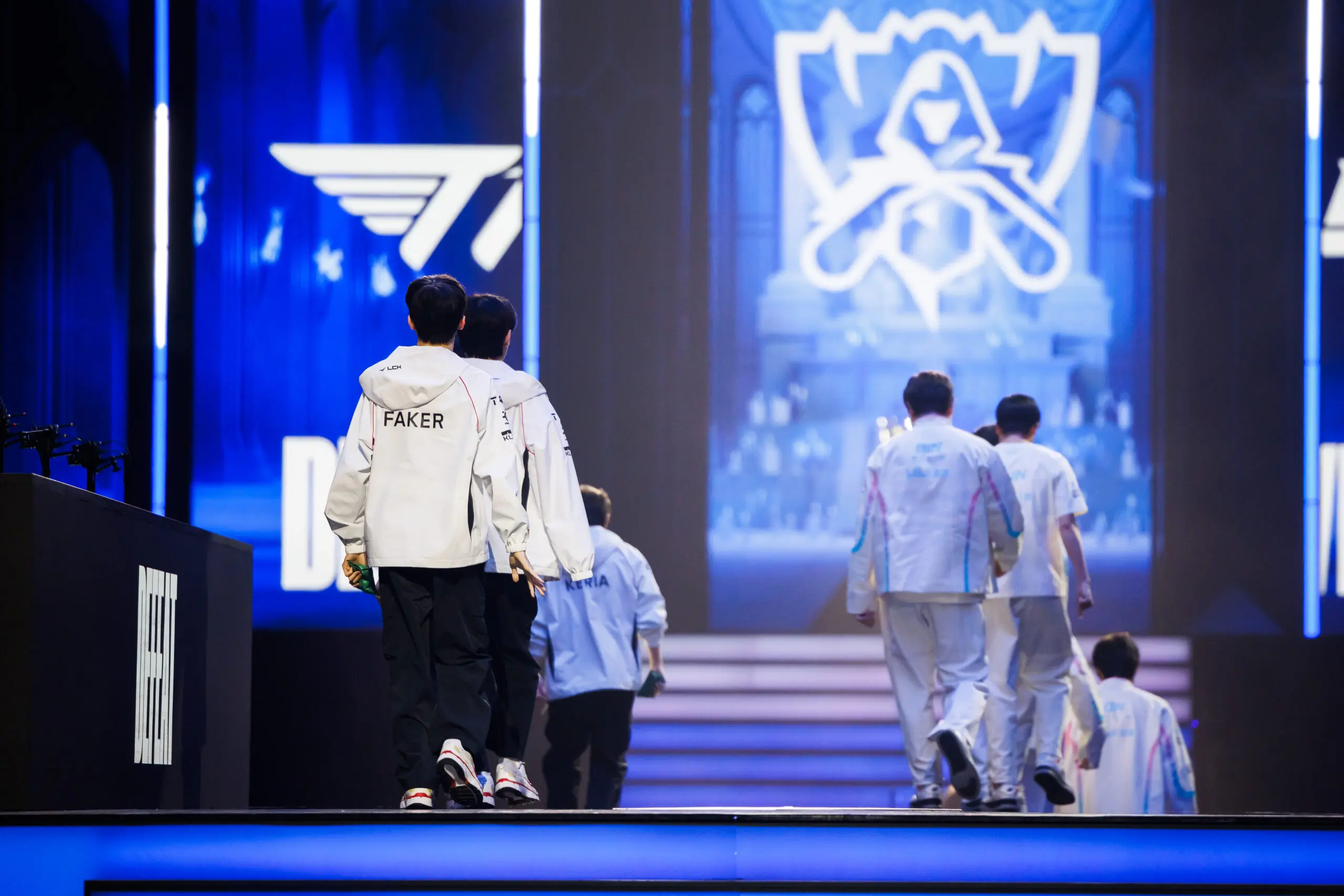 LoL: Novidade em torneios é apontada por jornalista coreano 2 jogadores saem do palco do Mundial de LoL