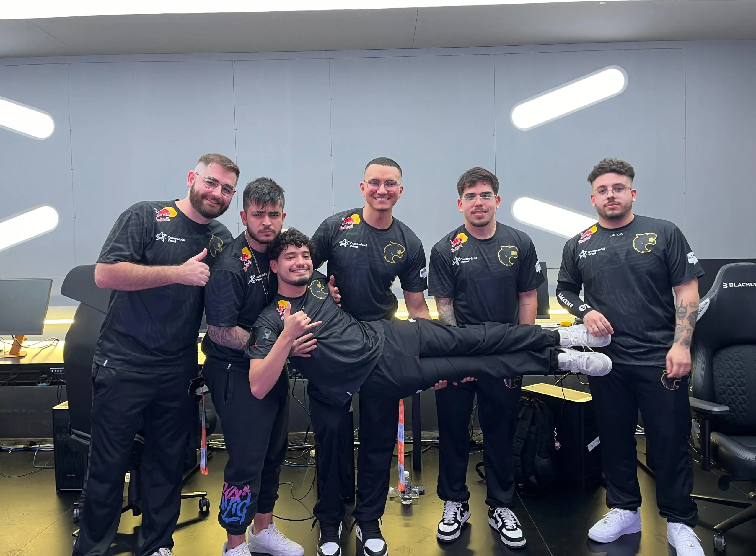 CS2: Primeira equipe brasileira é eliminada do Major Xangai GdsHawrXMAEqUj11 scaled.jpg