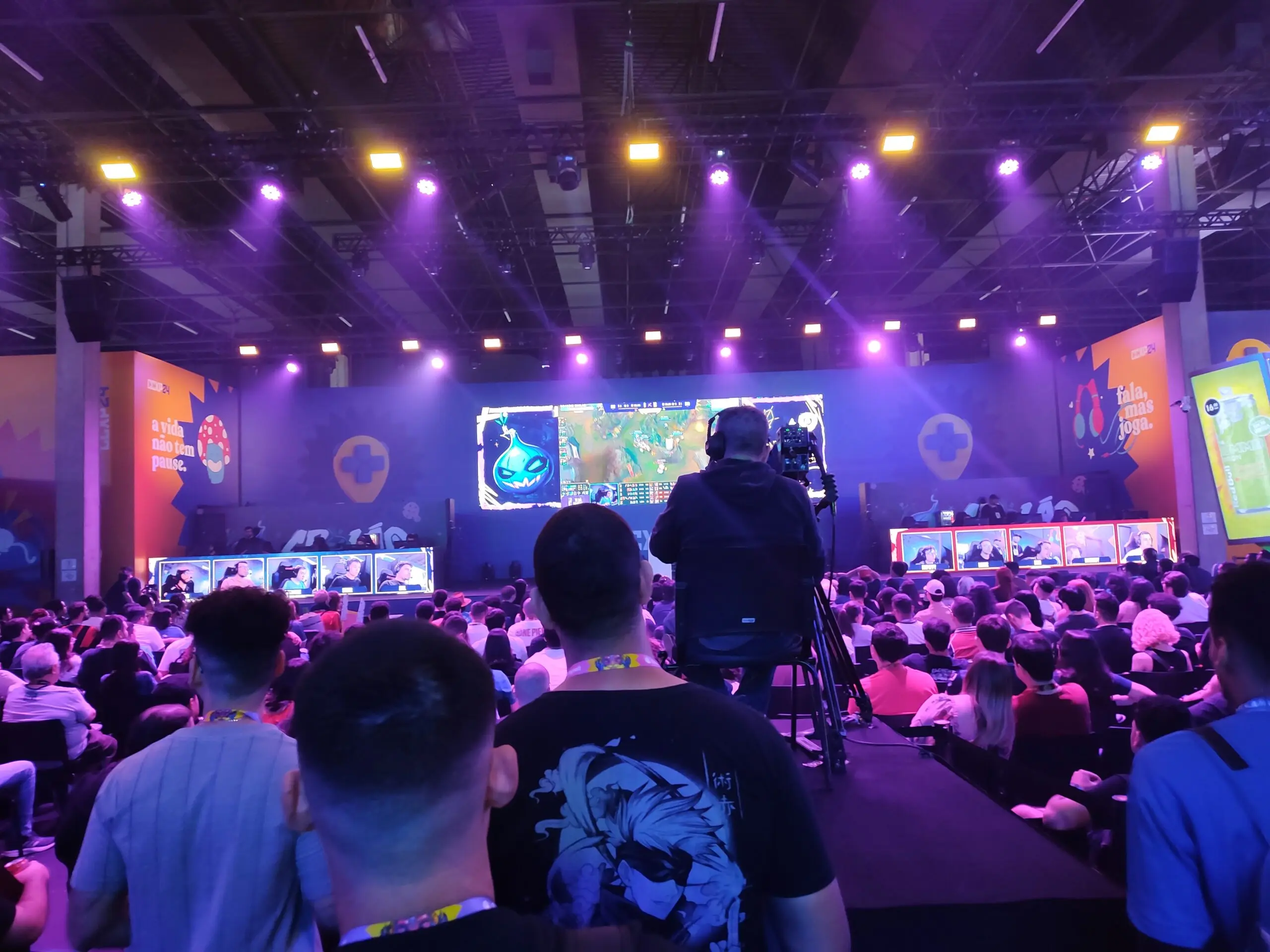 LoL: "Faz bastante diferença em uma equipe boa", comenta Brance sobre Damage 2 público companhando partidas de LoL do CBOLÃO na CCXP