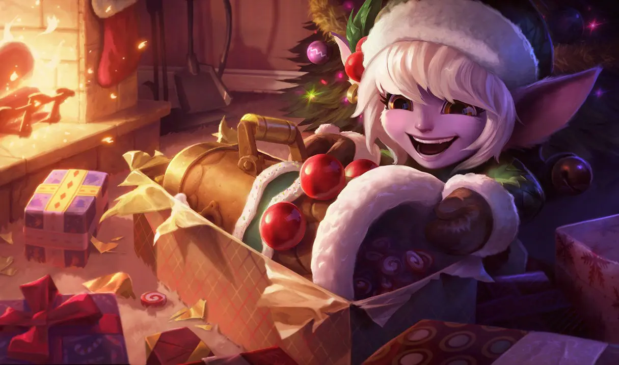 campeã Tristana do LoL na skin natalina