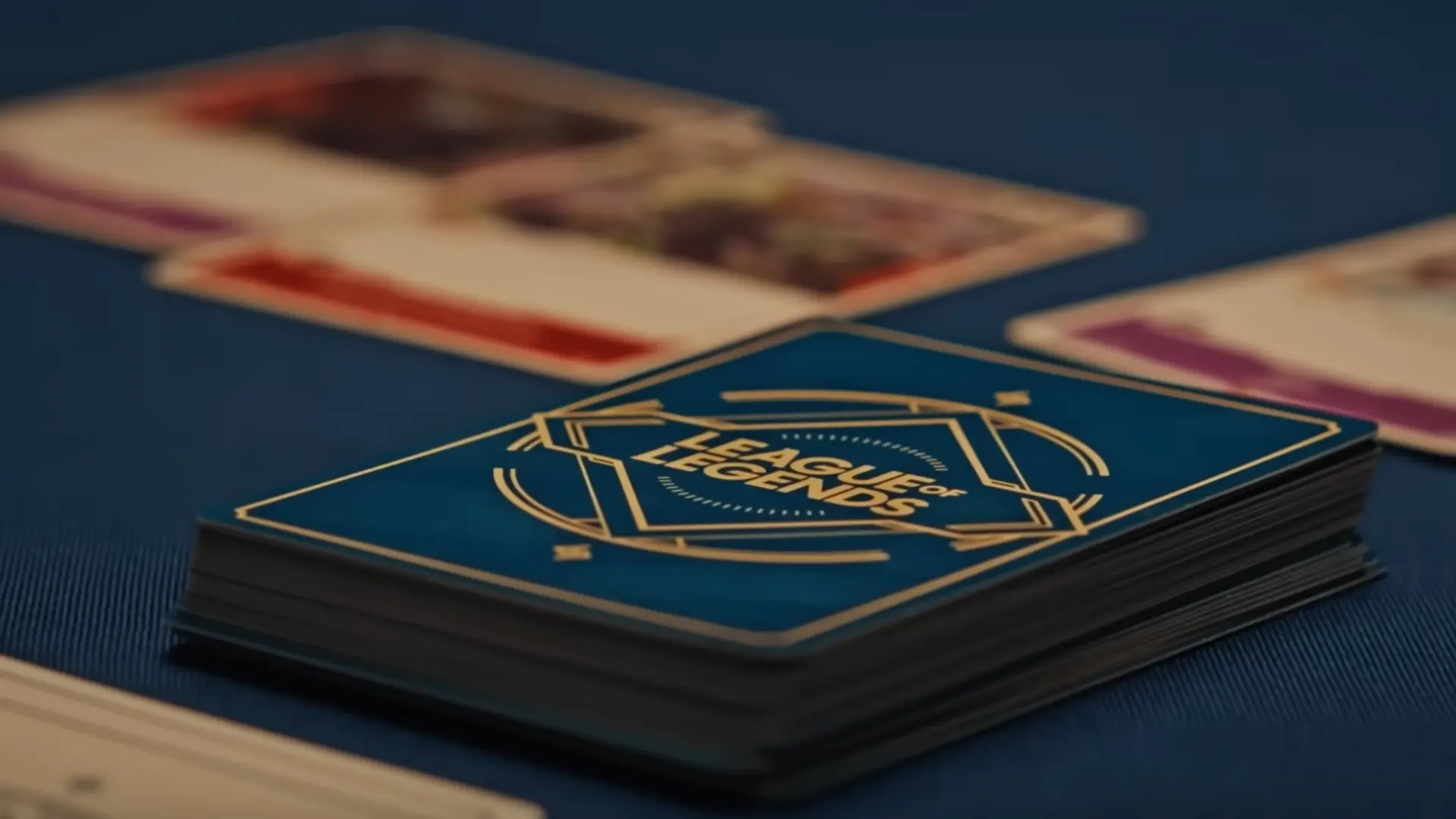LoL: Riot faz parceria para levar jogo de cartas físicas ao mundo 2 LoL: Riot faz parceria para levar jogo de cartas físicas ao mundo lol tcg.jpg