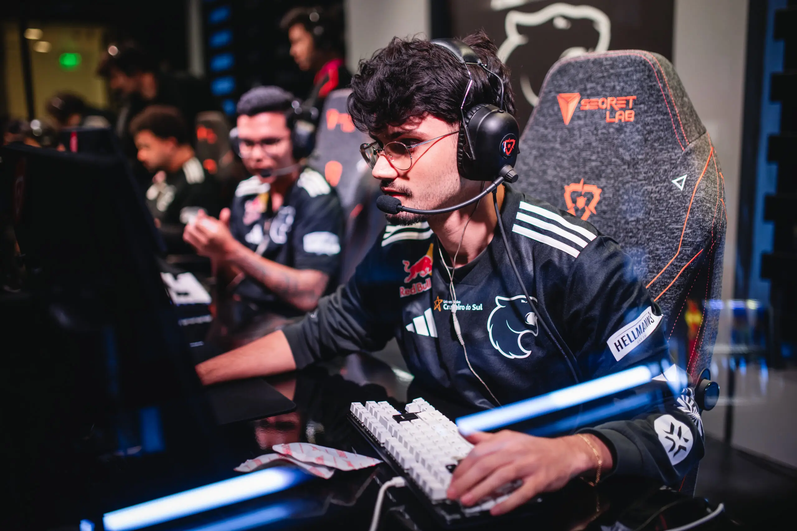 VCT Americas: Brasileiros surpreendem ao tirar foto no meio da partida 2 time da FURIA que disputa o VCT Americas