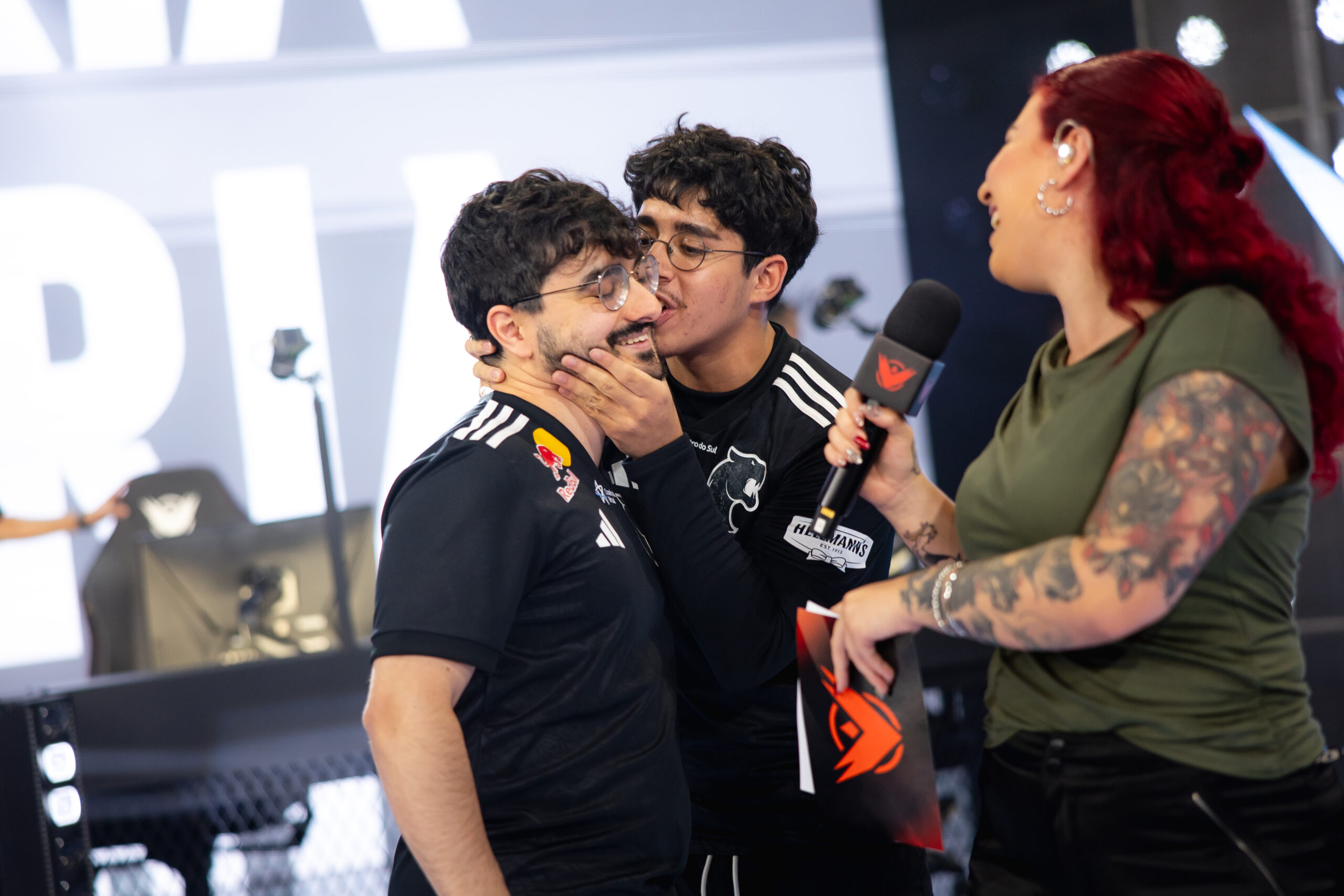 jogadores da FURIA de LoL - Guigo e Tatu