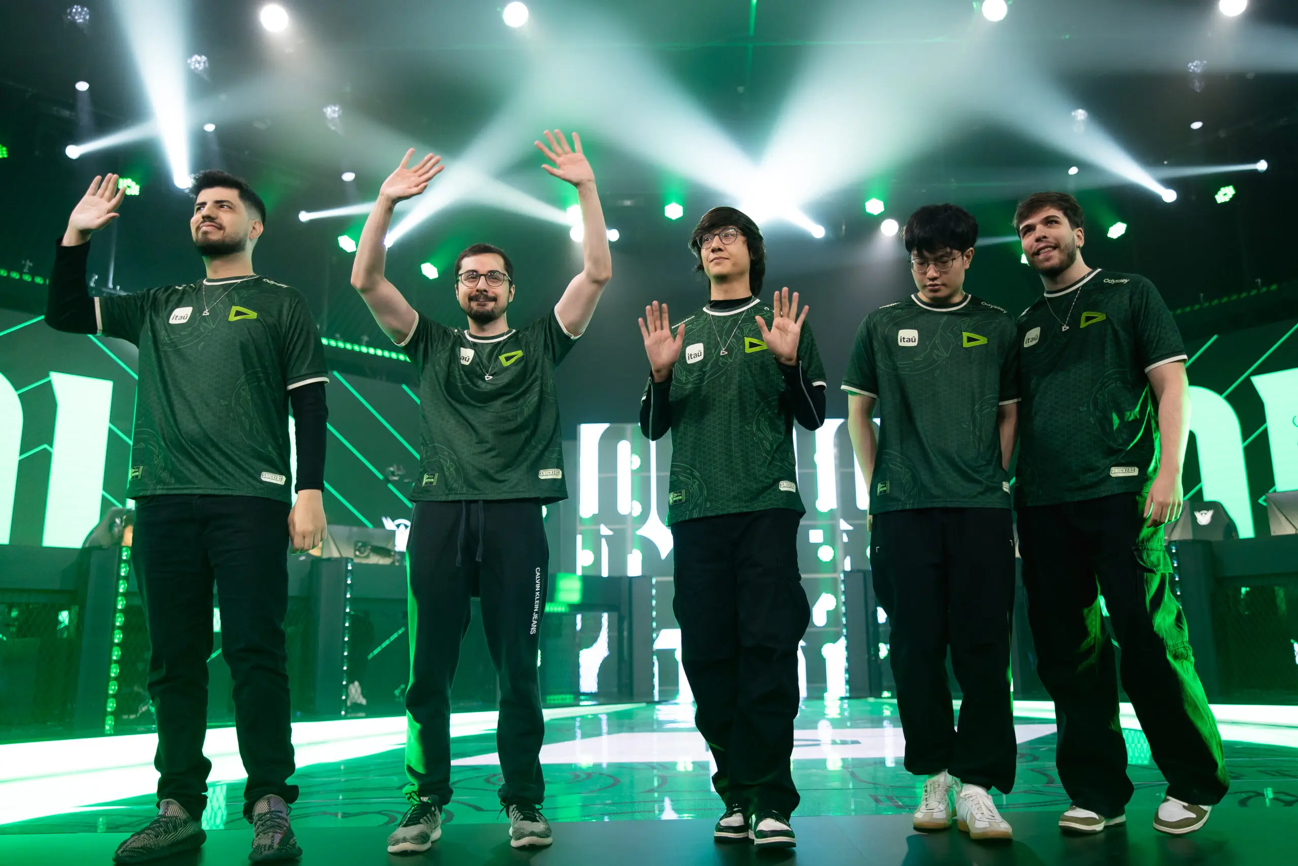 LTA Sul: Técnico abre o jogo sobre a comunicação após reformulação da equipe 3 time de LoL da LOUD