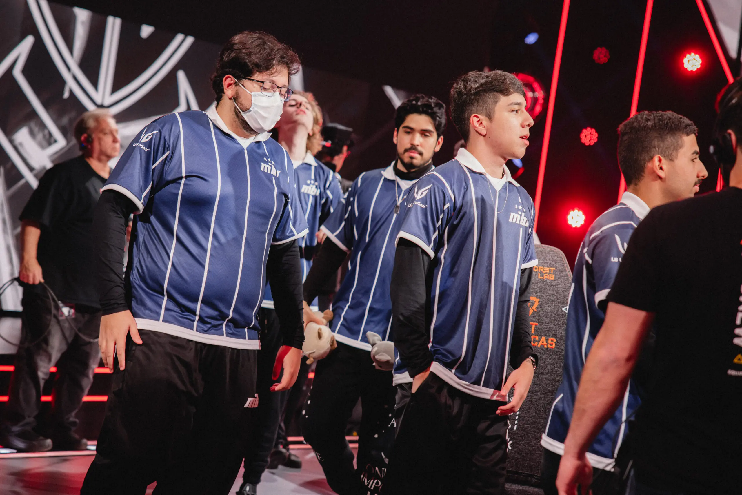 VCT Americas: Brasileiros surpreendem ao tirar foto no meio da partida 3 time de VALORANT do MIBR