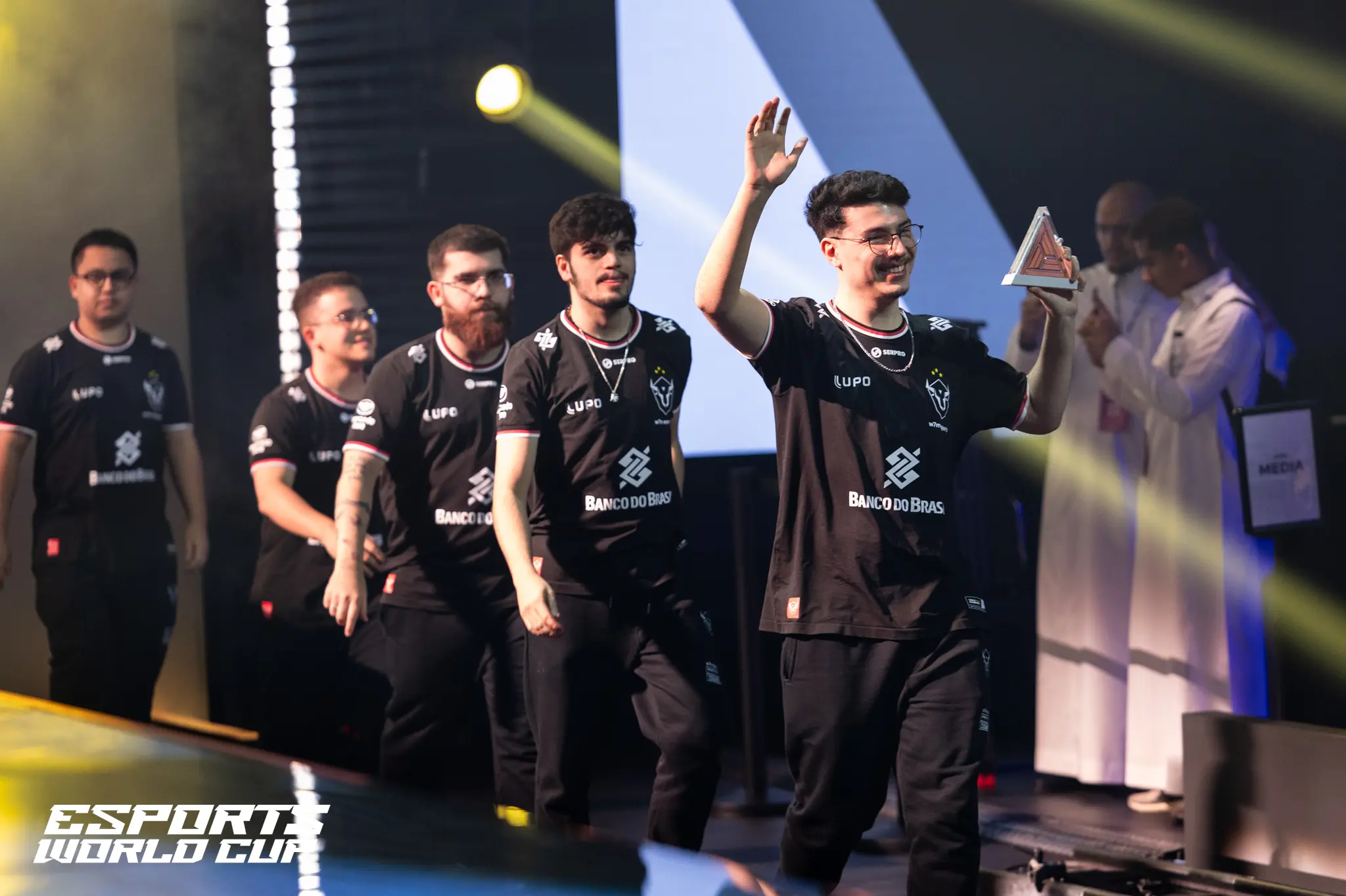 R6: FURIA tropeça e vê EWC por um fio 53903500140 24532b702a o.jpg
