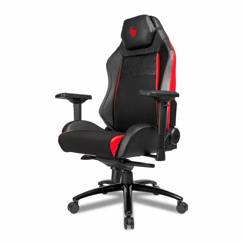 Cadeira gamer preta em detalhes vermelhos e cinzas.
