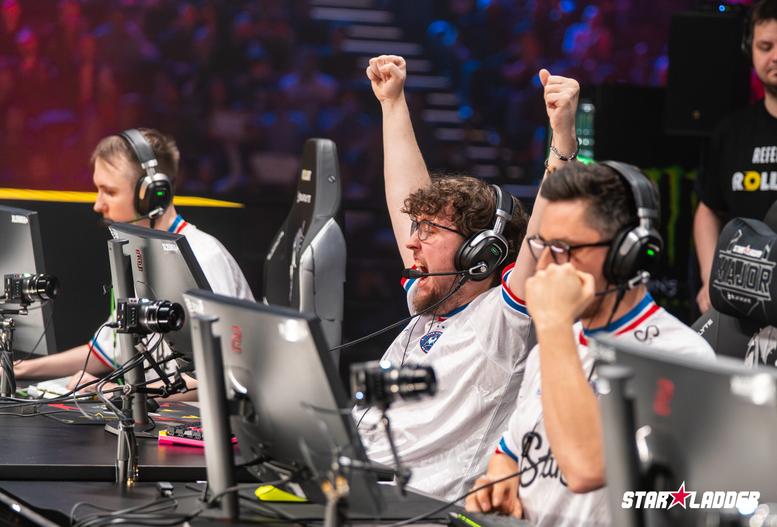zywoo_jogador_team_vitality zywoo, jogador da vitality de counter-strike 2 comemorando um round vencido