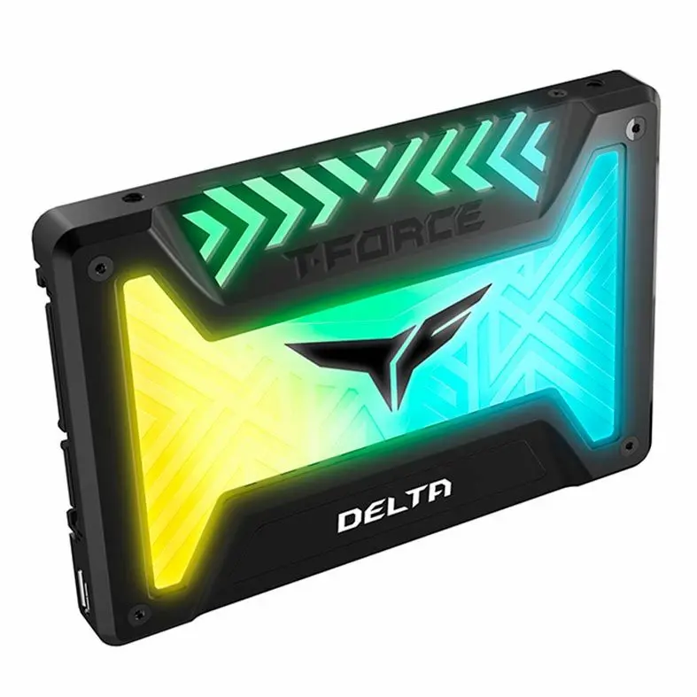 SSD T Force Delta de cor preta com detalhes em verde, amarelo e azul.