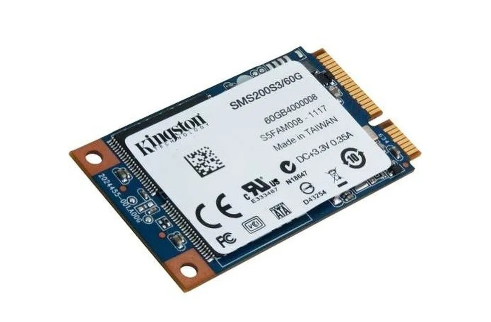 SSD Kingston em formato quadrado.