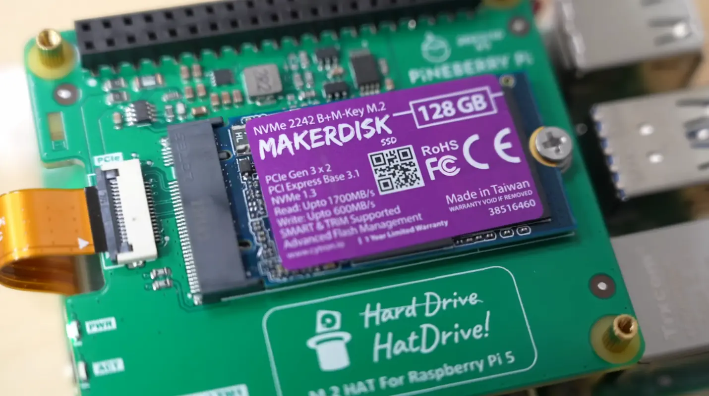 SSD Makedisk M.2 roxa na placa.