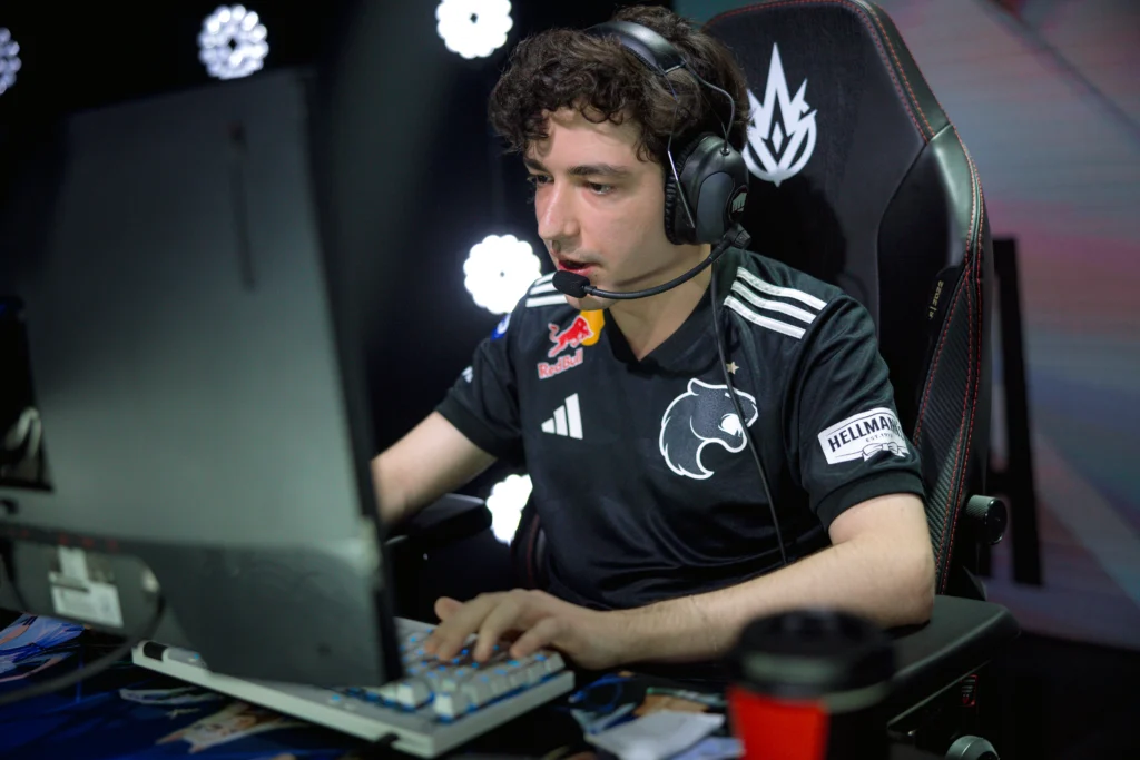 LoL: Top 5 melhores pro players da Copa CBLOL 2 Gabriel "Jojo" Dzelme, jogador profissional de League of Legends da FURIA.